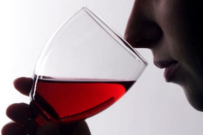 Parece desvanecerse el halo de saludable en torno del vino tinto