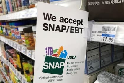 Los beneficios SNAP pueden obtenerse hasta el día 28 de cada mes (Archivo)