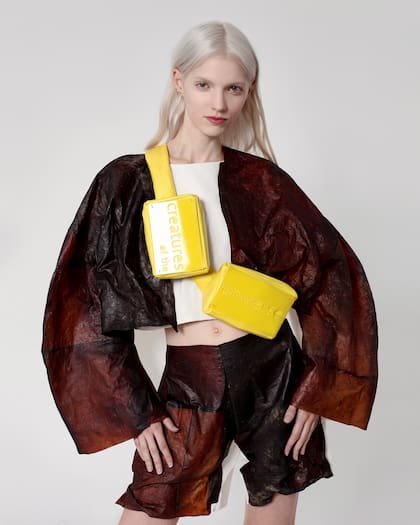 Los biotextiles a base de kombucha de Romina Cardillo se renuevan y en semanas vuelven a exhibirse en el circuito internacional