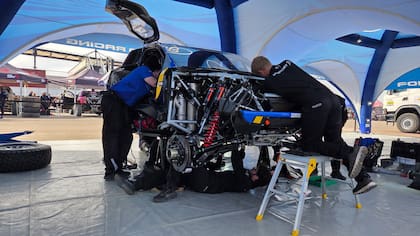 Los bivouac son mega campamentos donde conviven equipos respaldados por grandes fabricantes y los pilotos particulares