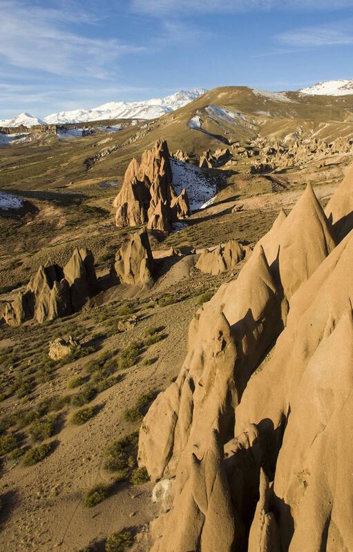 Los Bolillos, curiosas formaciones con forma de aguja, moldeadas por la erosión del viento