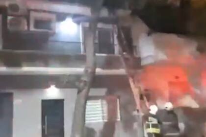 Los bomberos en el operativo de Parque Chacabuco