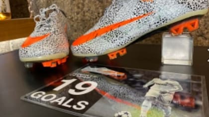 Los botines de Cristiano Ronaldo con los que un ex jugador intenta palear su crisis actual