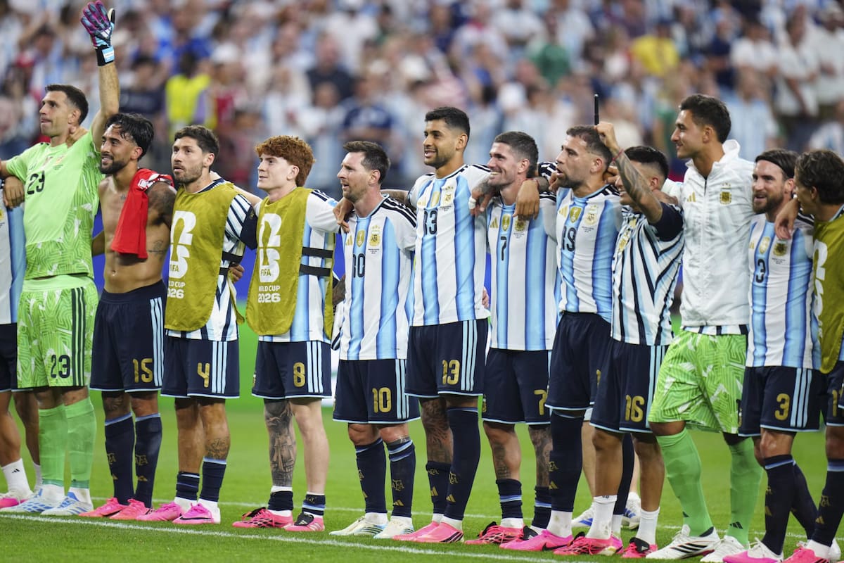 Los botines rosas de los jugadores causaron sorpresa y curiosidad de gran parte de la audiencia