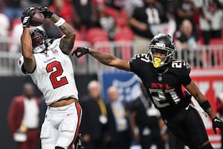 Los Buccaneers logran dramática victoria 23-20 sobre Falcons con dos anotaciones del novato Egbuka