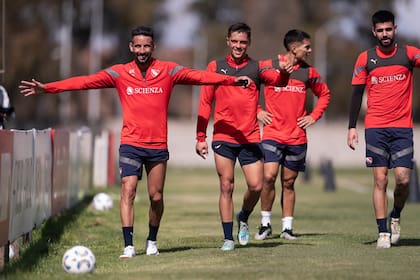 Los buenos resultados de la mano de Tevez cambiaron el humor en los jugadores en los entrenamientos