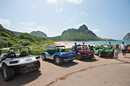 Los buggies son ideales para transitar por los caminos pedregosos del archipiélago