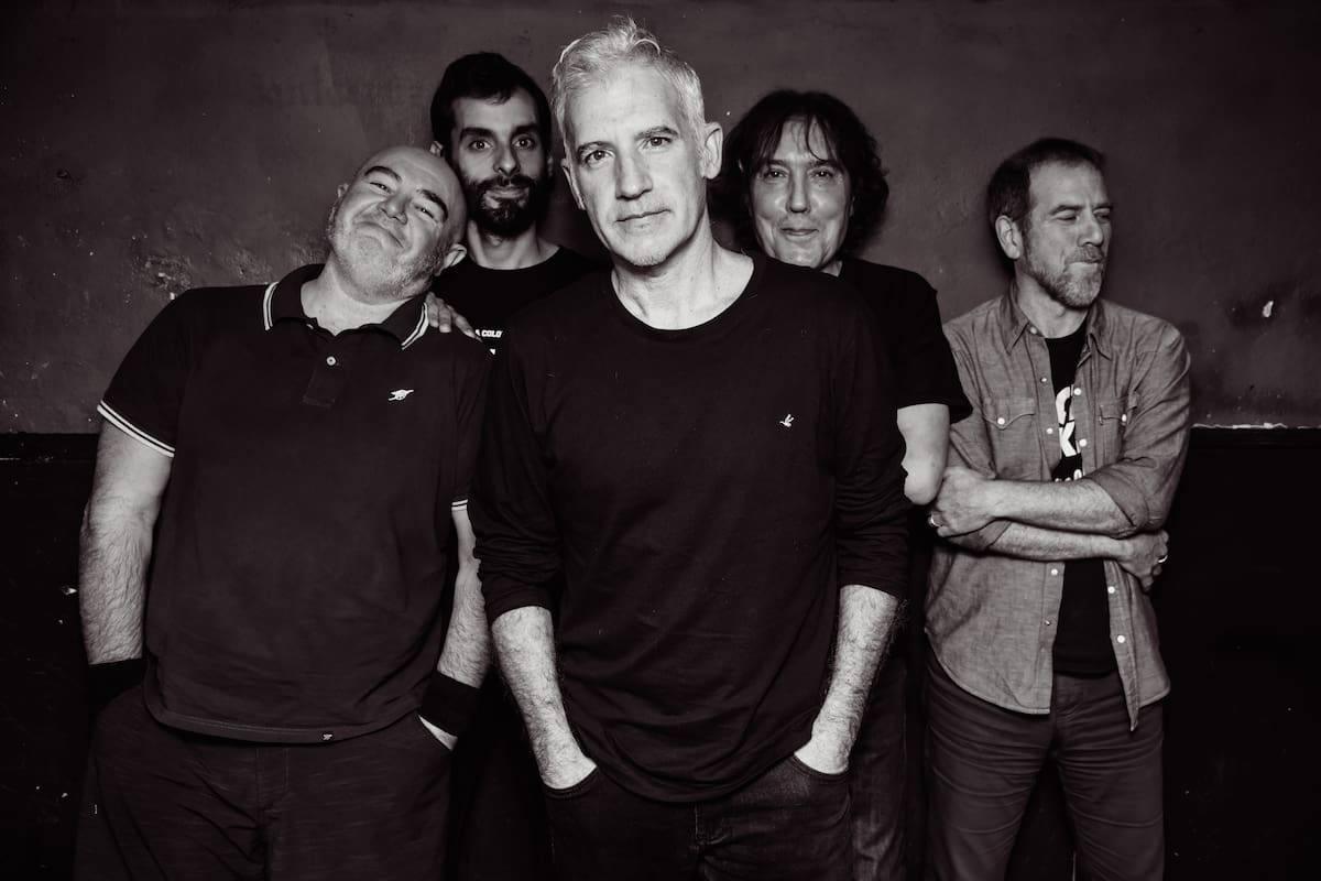 Los Buitres celebran 30 años junto al punk en el Uruguay.
