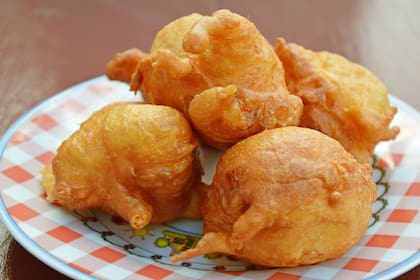 Los buñuelos de manzana como los hacían las abuelas, ideales para acompañar el mate