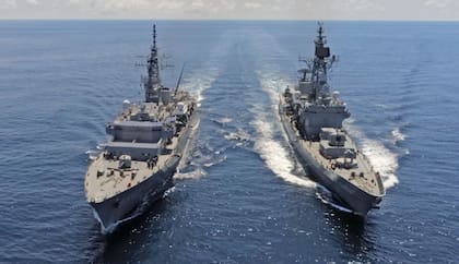 Los buques Kashima y Shimakaze de la Fuerza Marítima de Autodefensa del Japón