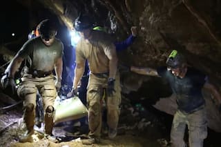 El operativo agotador, cambiante y riesgoso que sacó a los chicos de la cueva
