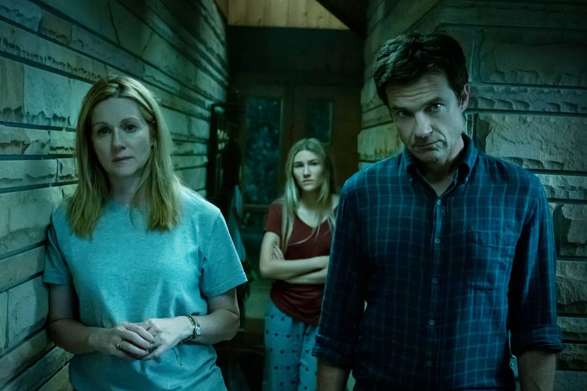 Los Byrde de Ozark, interpretados por Laura Linney, Jason Bateman y Sofia Hublitz