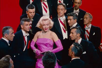 Los caballeros las prefieren rubias, una película que entregó una de las imágenes más icónicas de Marilyn Monroe