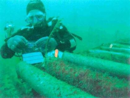 Los cables se instalan bajo el mar... pero se reparan a bordo de buques especiales y con ayuda de robots.