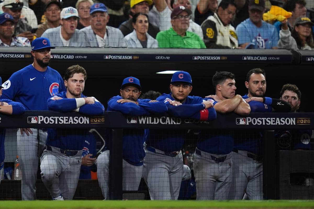 Los Cachorros de Chicago observan desde la cueva el segundo juego de la serie de comodines ante los