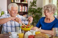 Pérdida de apetito en adultos mayores: por qué ocurre y qué hacer