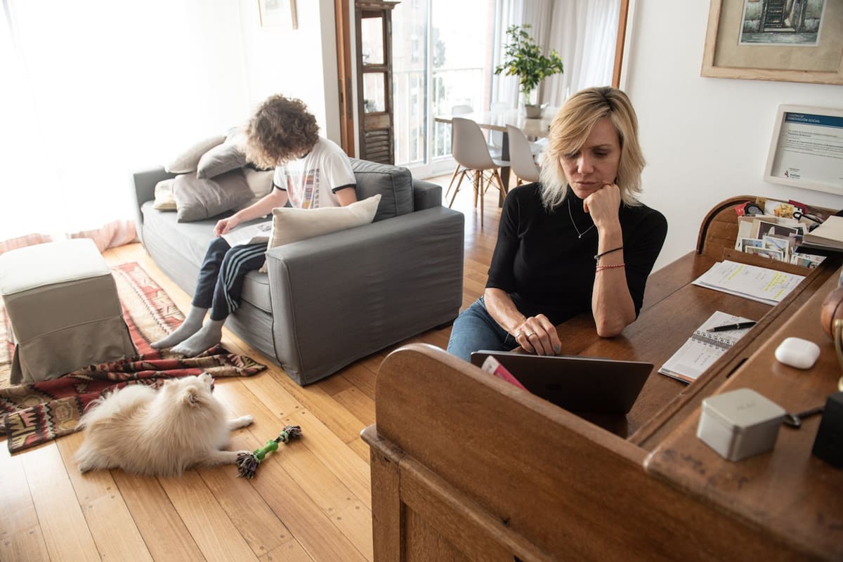 Los cambios radicales y las restricciones a los comportamientos de la cuarentena, que se planeaban provisorios y llevan seis meses, moldearon dinámicas y rutinas cotidianas: ¿cuáles fueron sus mayores impactos en la vida cotidiana de chicos y grandes?