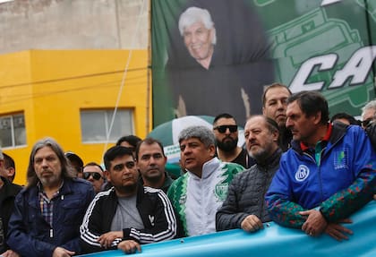 Los Camioneros de Pablo Moyano, en la marcha por los jubilados en el Congreso