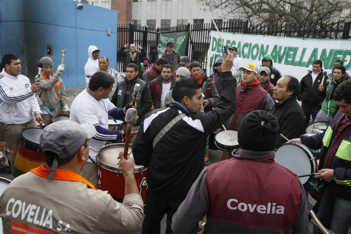 Los camioneros protestaron ayer en la municipalidad de Quilmes, que pretende reducir los costos del servicio de recolección de residuos