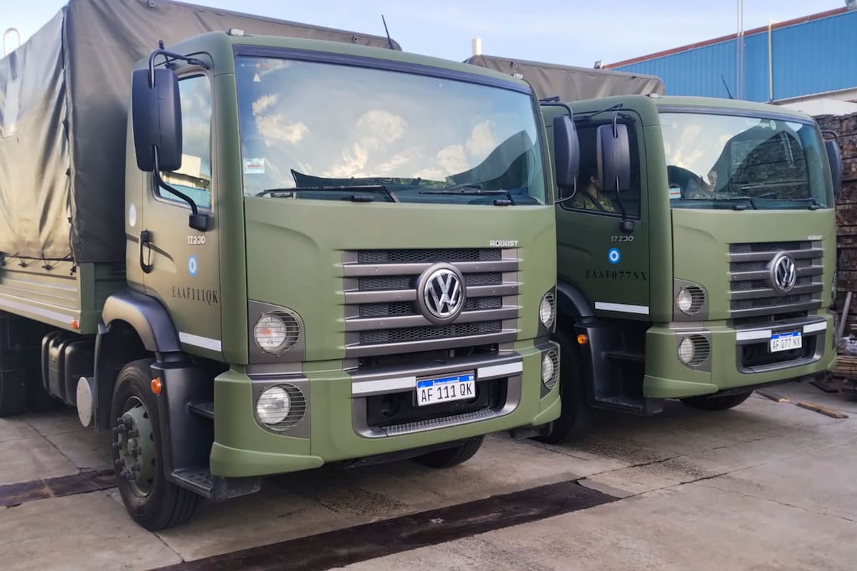 Los camiones del Ejército Argentino en los galpones de Villa Martelli