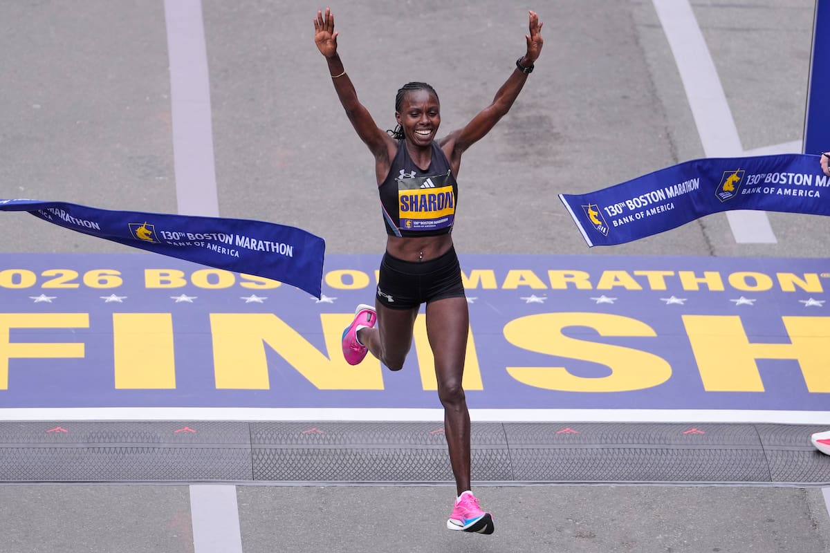Los campeones defensores John Korir y Sharon Lokedi repiten en Boston. Korir bate récord