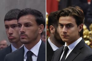 Los campeones del mundo se mostraron tristes ante el fallecimiento del Sumo Pontífice ( Foto: X @HQDybala)