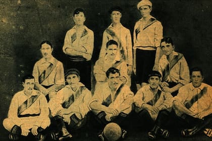Los campeones: River en 1908 logró el título de la segunda división y fue el primer "grande" en ascender a primera