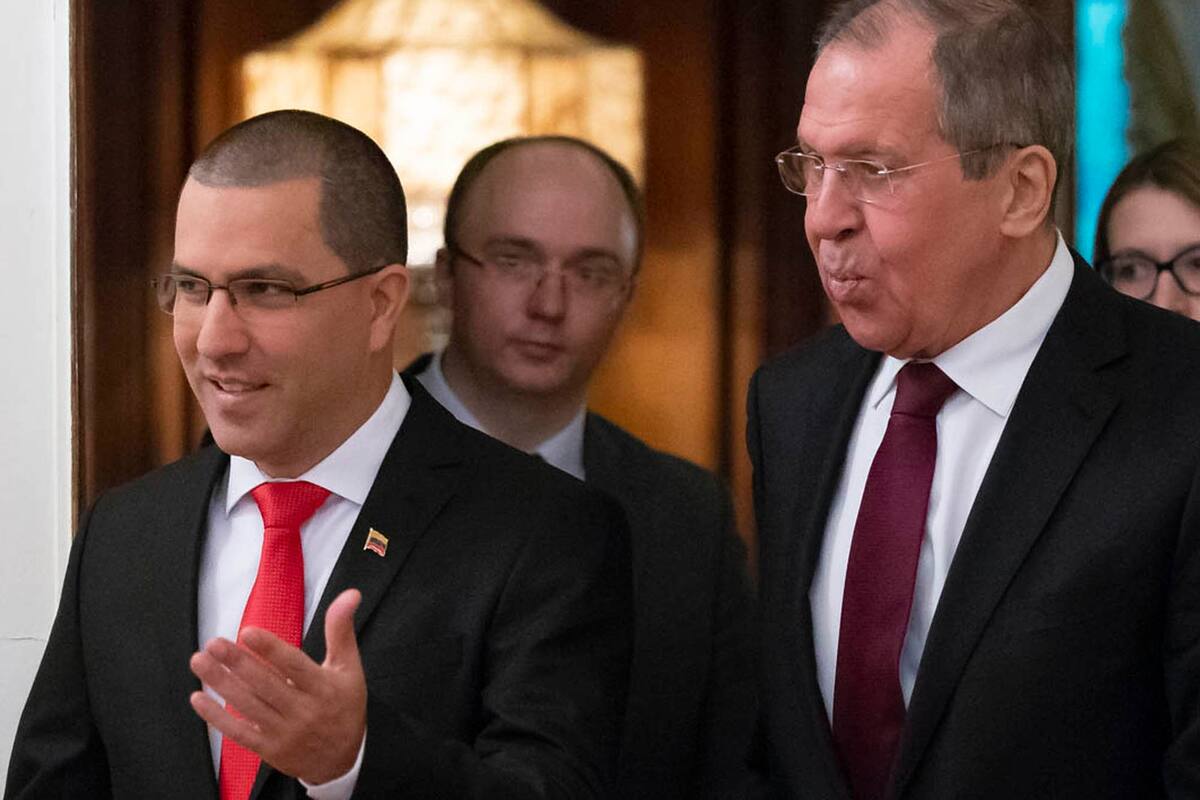 Los cancilleres Arreaza y Lavrov, ayer, en Moscú