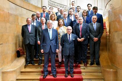 Los cancilleres Dastis y Faurie, junto a funcionarios y empresarios de ambos países