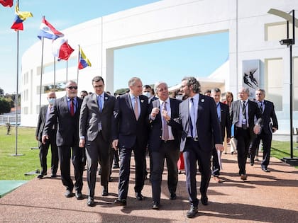 Los cancilleres de los países del Mercosur, entre ellos el argentino Santiago Cafiero