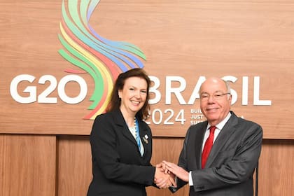Los cancilleres Diana Mondino y Mauro Vieira, en un apartado de la cumbre del G20 en Brasil