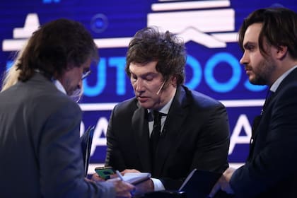 Los candidatos durante el debate porteño