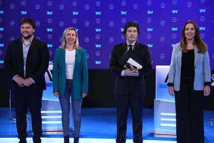 Los candidatos durante el debate porteño