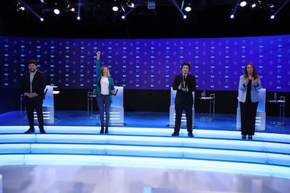 Los candidatos durante el debate porteño
