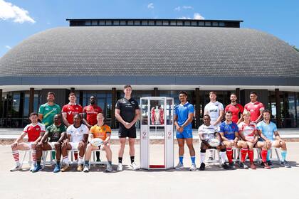 Los capitanes de los seleccionados participantes en el Seven de Hamilton, la cuarta etapa del Circuito Mundial; Matías Osadczuk (derecha, arriba) seguirá siendo el de Pumas 7s, pese al retorno de Santiago Álvarez Fourcade.