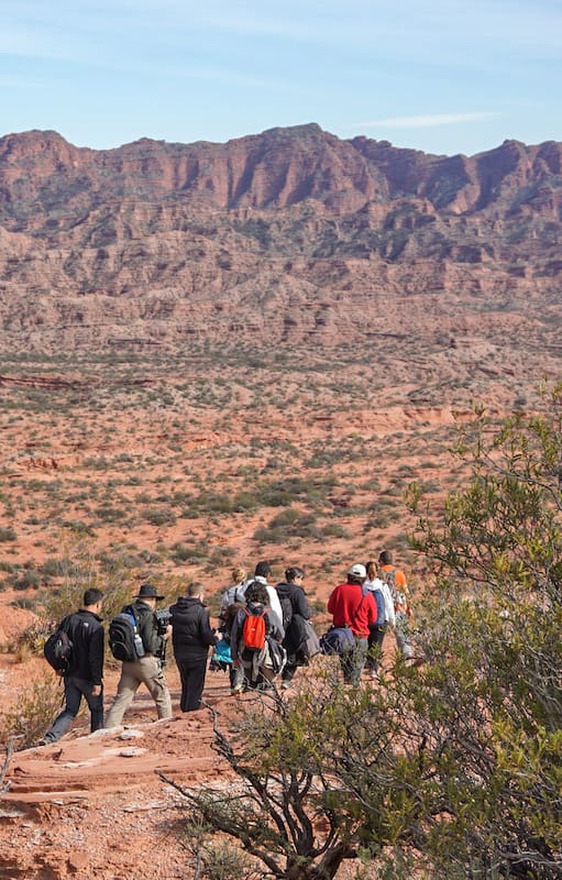 Los característicos paredones colorados, de 240 metros de altura