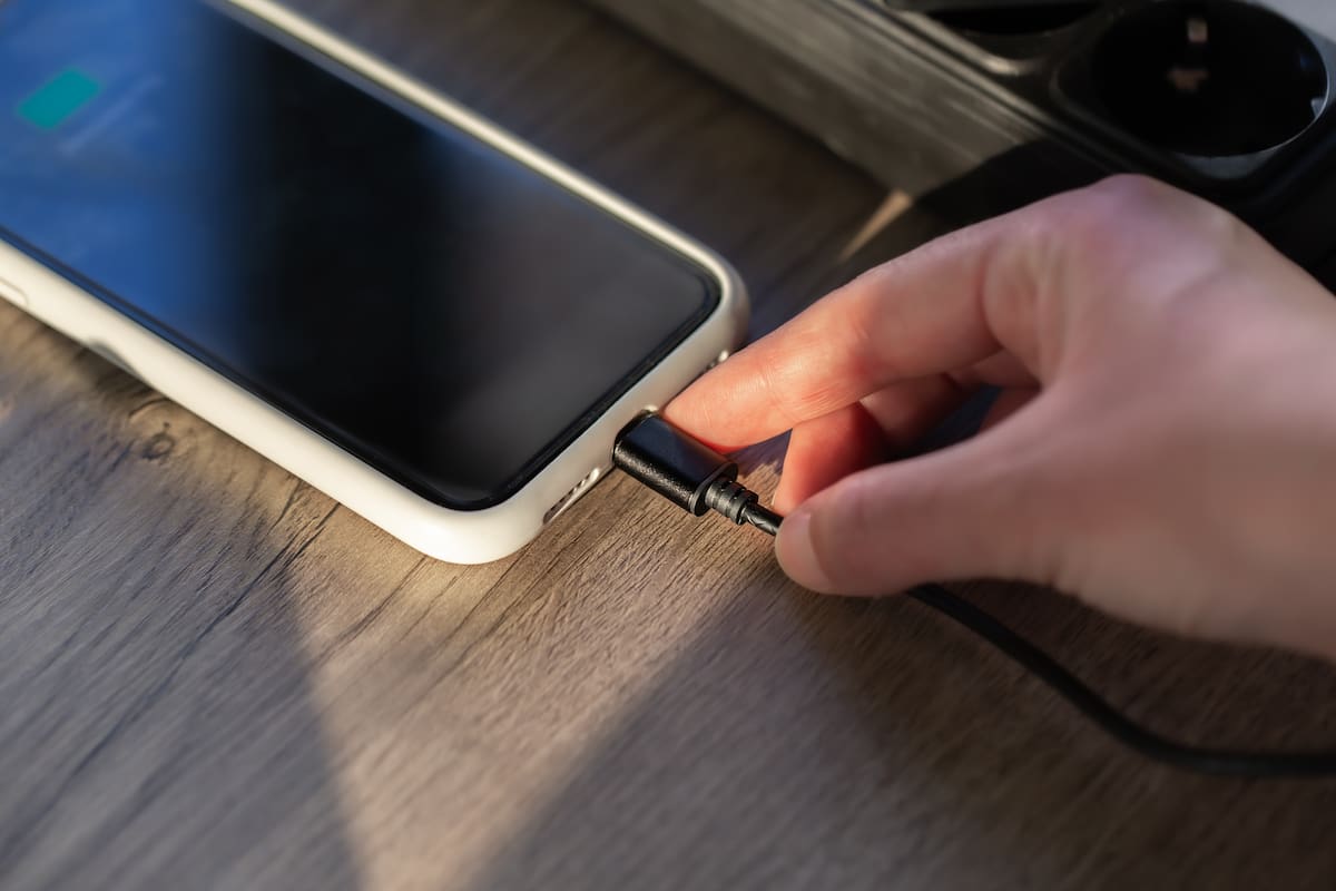 Los cargadores de celulares viejos pueden ser un problema (Foto: Freepik)