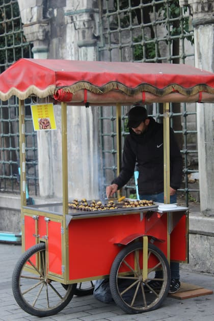 Los carritos ambulantes que vendan alimentos deberán cumplir con los permisos sanitarios correspondientes (Pexels/ayseninrotasi)