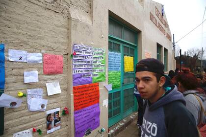 Los carteles en honor a Sandra y Rubén fueron los protagonistas de la mañana en Moreno