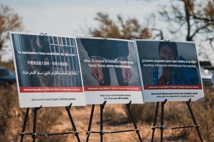 Los carteles estarán en diferentes idiomas para desalentar la migración ilegal