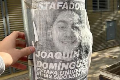 Los carteles que denuncian a Joaquín Domínguez