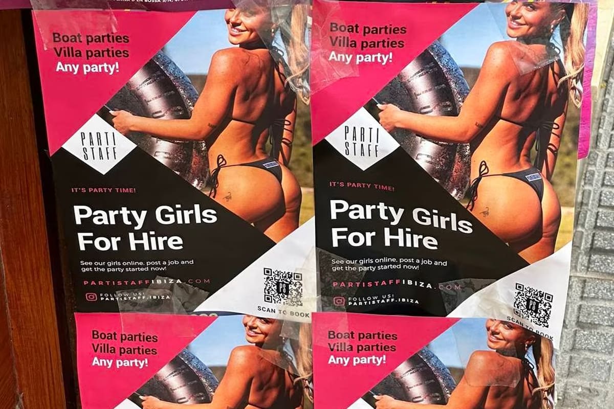 Los carteles que están pegados en ciertas zonas de Ibiza
