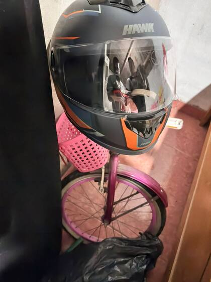 Los cascos que usaban en la moto