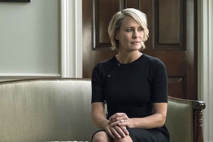 Los casos donde los protagonistas varones y mujeres cobran distinto provocan cada vez más controversia; Claire Foy, que encarna a la reina Elizabeth, en la serie The Crown, es un ejemplo