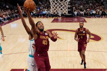 Los Cavaliers, líderes de la NBA, vencen 115-105 a los Hornets con su décima victoria consecutiva
