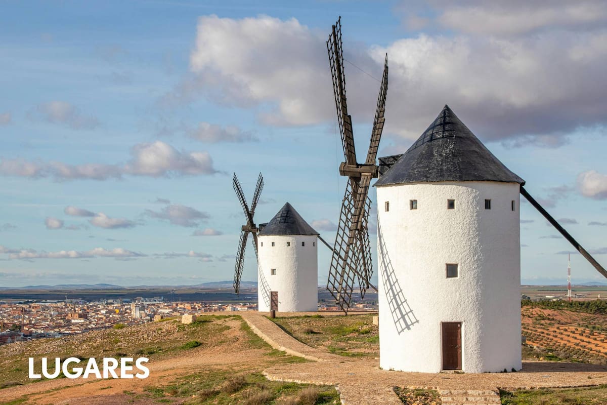 Los célebres molinos quijotescos. Aquí, en Alcázar de San Juan.