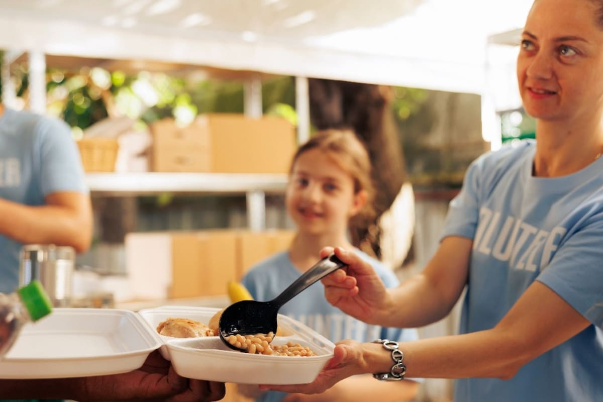 Los centros comunitarios reparten comida a familias con bajos recursos Foto: Pixabay