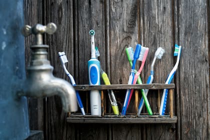 Los cepillos de dientes eléctricos tienen instrucciones si se quieren llevar en el equipaje de mano (Unsplash)