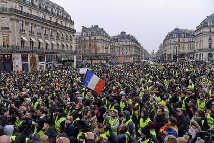 Los chalecos amarillos volvieron a tomar las calles de París