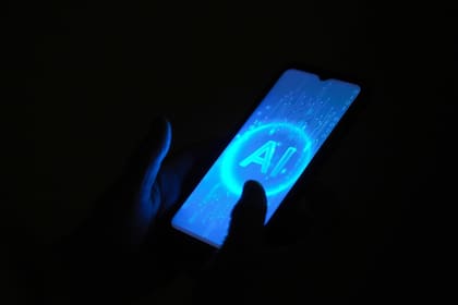 Los chatbots de IA pueden ser demasiado complacientes con los usuarios y así avalar delirios, según muchos psiquiatras de Estados Unidos